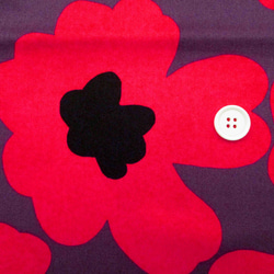 コットンツイルプリント　うにっ子（花柄）紫地赤花柄　1500-74 3枚目の画像