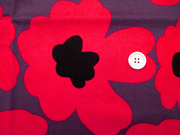 コットンツイルプリント　うにっ子（花柄）紫地赤花柄　1500-74 3枚目の画像