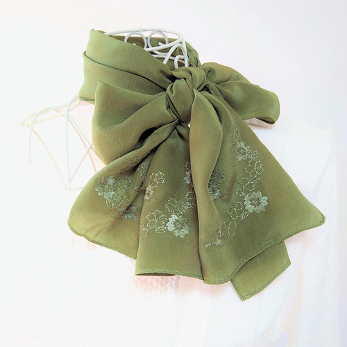草木染め・桜の刺繍・シルクスカーフ・薬草染め・抹茶色