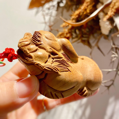 桃の木 モモノキ 貔貅 ひきゅう お守り 彫刻 手作り 風水グッズ 運気