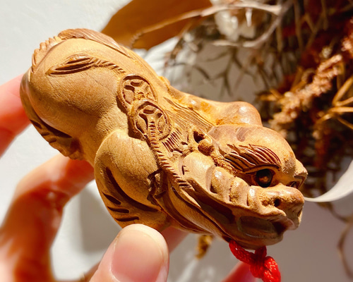 桃の木 モモノキ 貔貅 ひきゅう お守り 彫刻 手作り 風水グッズ 運気