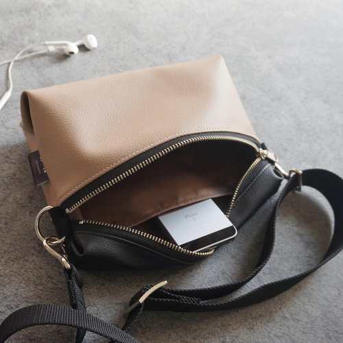 バイカラー ミニショルダーバッグ（ベージュ/ブラック）斜め掛け