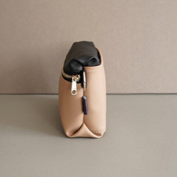 バイカラー ミニショルダーバッグ（ベージュ/ブラック）斜め掛け ポシェット 雨でも安心！撥水レザー 旅行やフェスにも 9枚目の画像