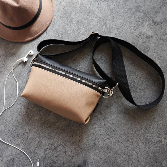 バイカラー ミニショルダーバッグ（ベージュ/ブラック）斜め掛け ポシェット 雨でも安心！撥水レザー 旅行やフェスにも 8枚目の画像