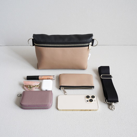 バイカラー ミニショルダーバッグ（ベージュ/ブラック）斜め掛け ポシェット 雨でも安心！撥水レザー 旅行やフェスにも 7枚目の画像