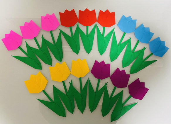 ①折り紙　ハンドメイド　チューリップ　春　イベント　壁面飾り　リース 1枚目の画像