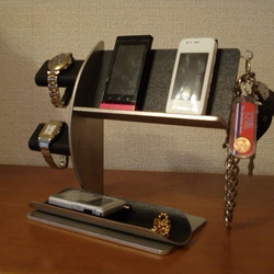 ブラック腕時計2本・キー・携帯電話スタンド 《タバコ、ライター、メガネなども置ける大きな小物トレイ付き》 1枚目の画像