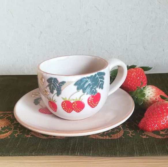 【陶器】苺のコーヒーカップ 1枚目の画像