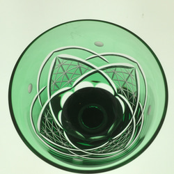 江戸切子　父の日　ワイングラス　送料無料　無料包装　退職祝　記念品　結婚祝　新築祝　緑被せフリーグラス（麻の葉模様） 2枚目の画像