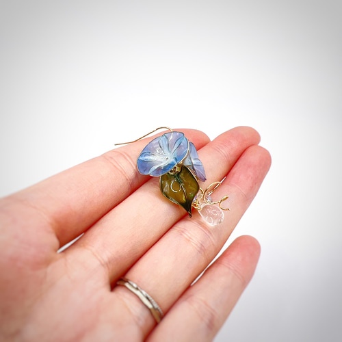 朝顔の水辺の金魚 アシンメトリー ディップアート ピアスor 朝顔の水辺の金魚 アシンメトリー ディップアート ピアスor