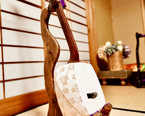 24時間以内に発送】手作り木工 木製三味線スタンド （オイル