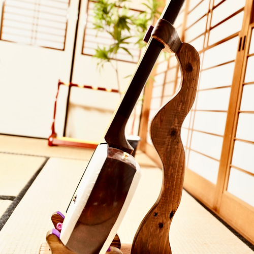 24時間以内に発送】手作り木工 木製三味線スタンド （オイル仕上げ