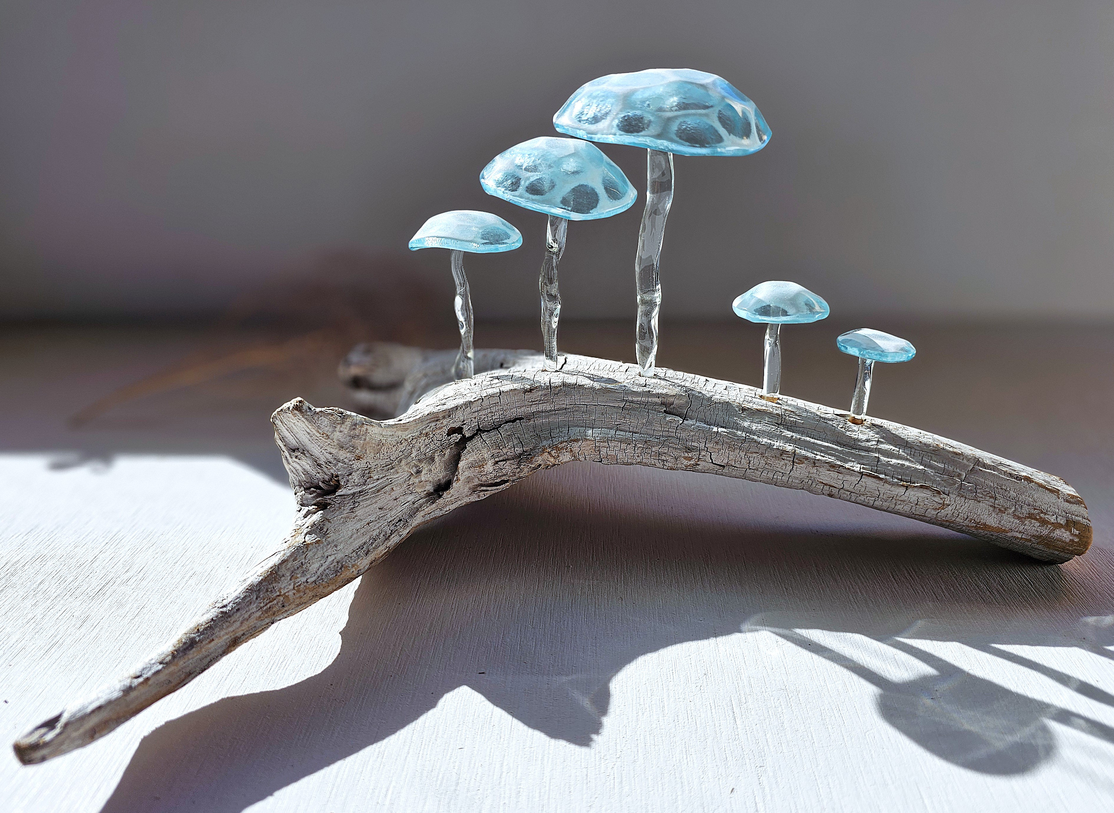 ガラスのキノコ　置物　オブジェ　青と白マダラ5本