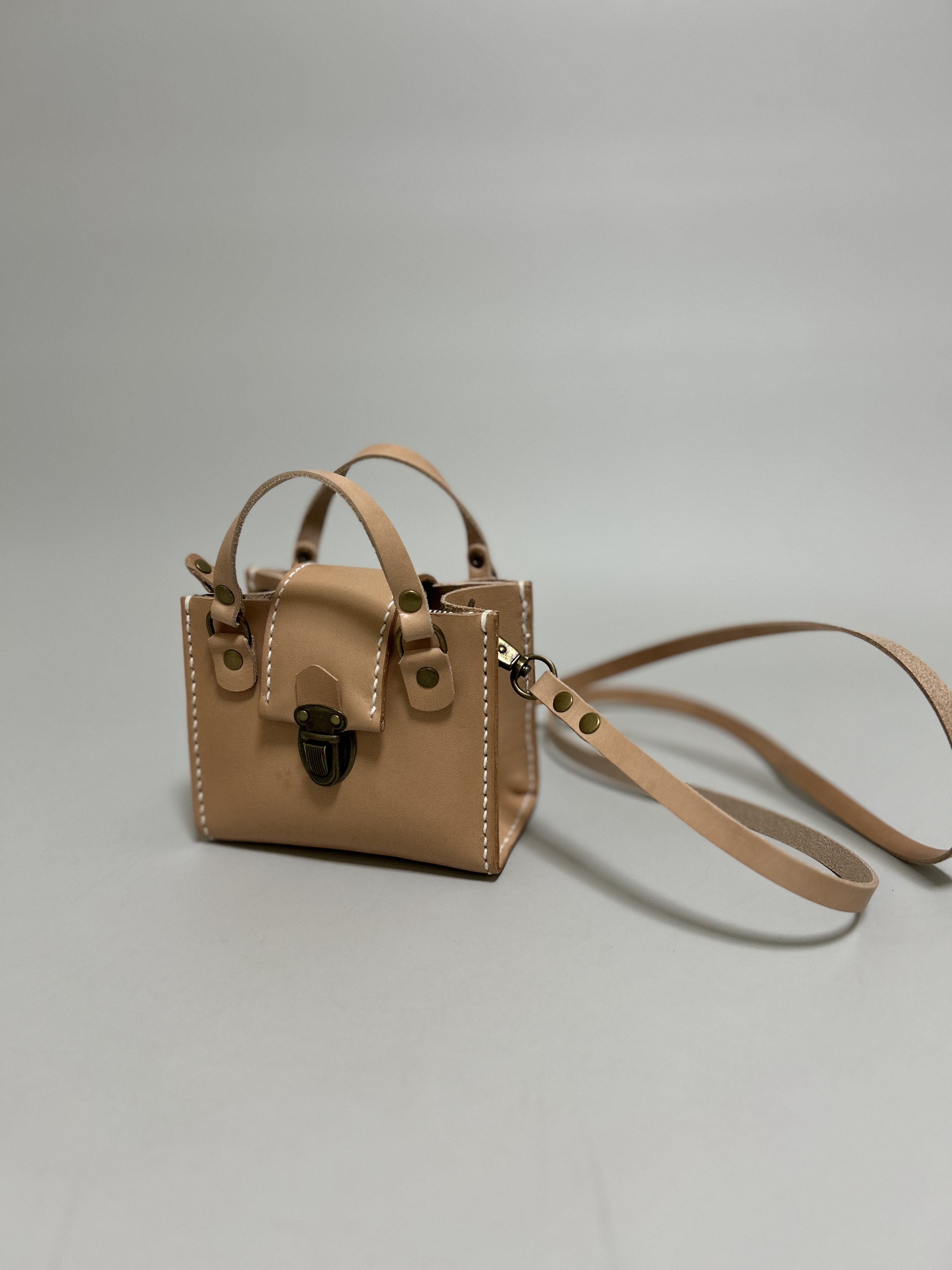 栃木レザー2wayスクエアポシェット◆ナチュラル　カード入れ　コインケース　サコッシュ ショルダーバッククリスマス