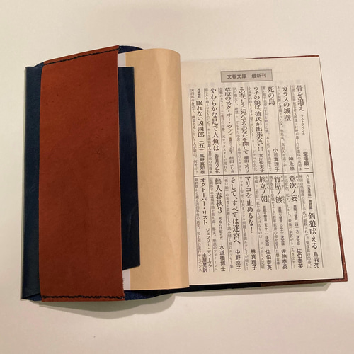 レザー ヴァイオリン柄(ネイビー)の文庫本ブックカバー ブック