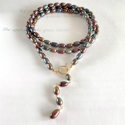淡水真珠 くすみカラー ライス型パールのロングネックレス  ジェンダーレス 6枚目の画像