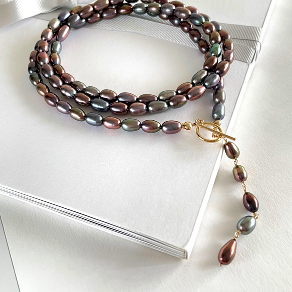 淡水真珠 くすみカラー ライス型パールのロングネックレス  ジェンダーレス 4枚目の画像