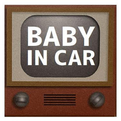 レトロテレビ デザイン風 BABY IN CAR カー マグネットステッカー 1枚目の画像
