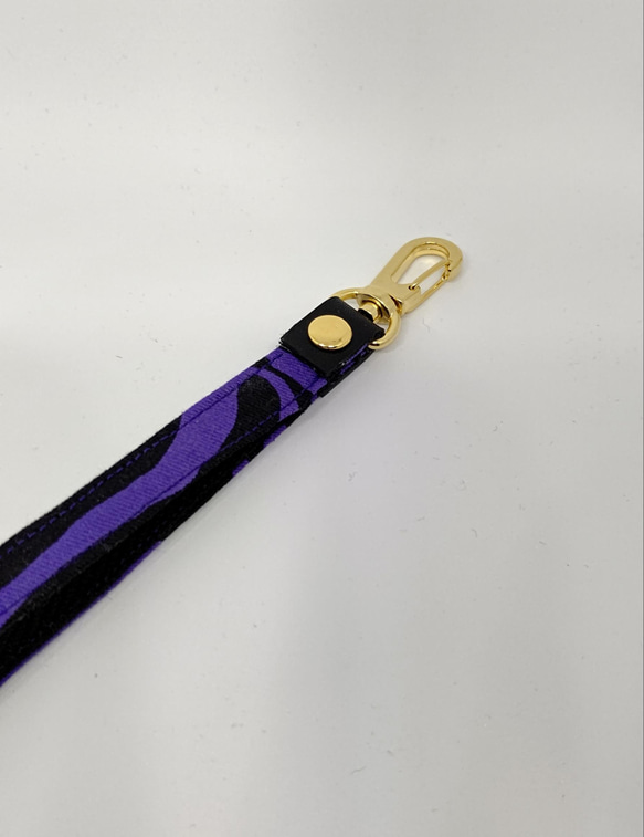 送料無料 布 ストラップ  (キーホルダー)   タイプ : 紫ゼブラ柄 2枚目の画像