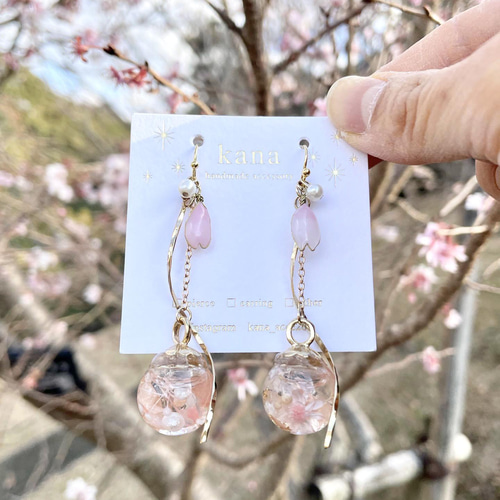 【ハンドメイド】048 アリッサムとかすみ草と桜のパールのピアス/イヤリング ハンドメイド】048 アリッサムとかすみ草と桜のパールのピアス