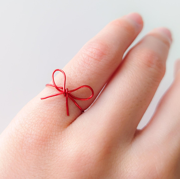赤いリボンのワイヤーリング ピンキーリング 指輪・リング ゆずANDラロ  