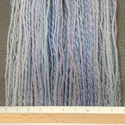 手洗い手染め手紡ぎ毛糸　【ペレンデール】（2022010501） 4枚目の画像