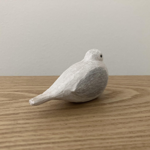 モンクレール白い陶器製の鳥の彫刻