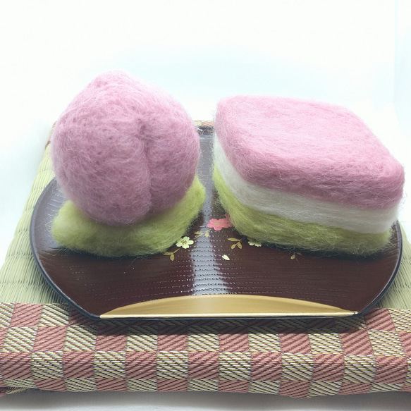 羊毛フェルト　ひし餅と桃　ひな祭りの置物 2枚目の画像