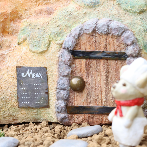 モルタルハウス　ガーデニングオーナメント＜パティシエのネズミさんと３段花壇が付いたケーキ屋さん＞ 3枚目の画像