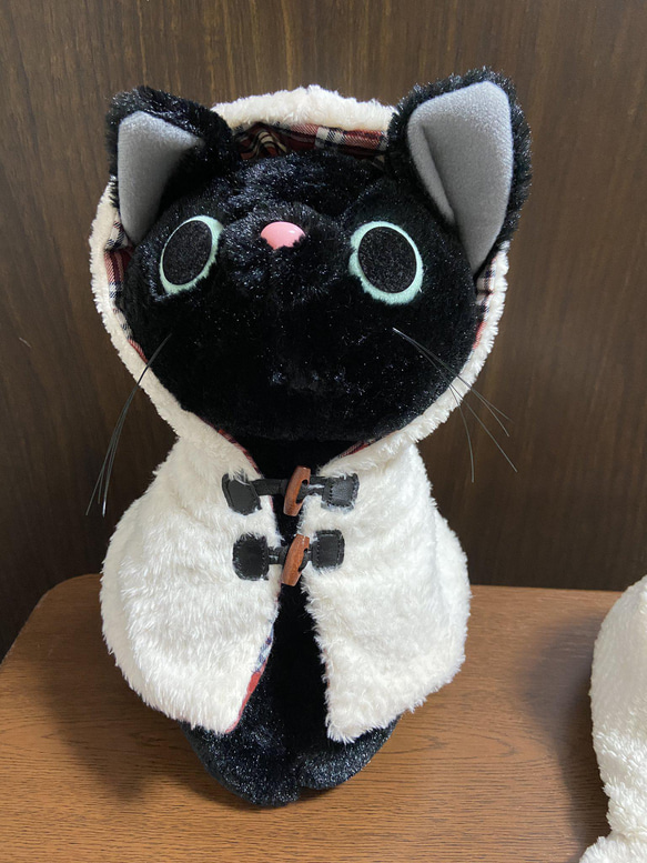 ノアさんオーダー分【送料無料】猫さんのおしゃれ用ケープ　白×赤チェック 2枚目の画像