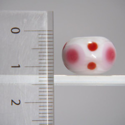 水玉模様のとんぼ玉　赤系 5枚目の画像