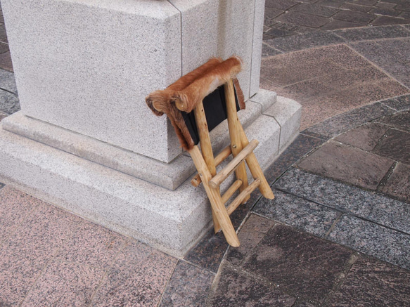 折りたたみ　ゴートファーチェア　山羊毛皮 3枚目の画像