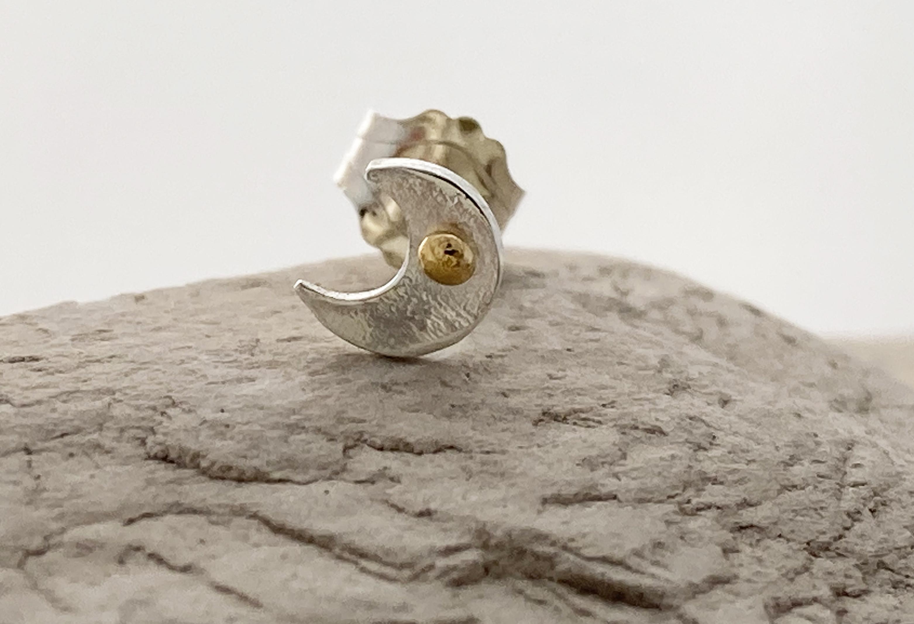 再販：K24純金の丸い瞳◇銀の三日月スタッドピアス（片耳分１コ）◇