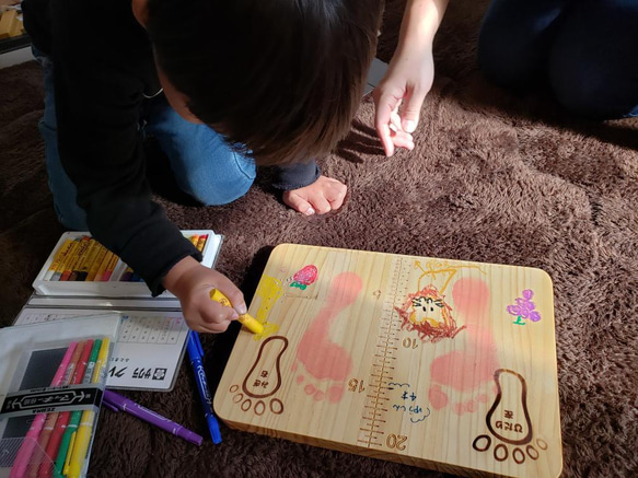 出産祝いに！木に残す成長記録「あしのメモリー」 5枚目の画像