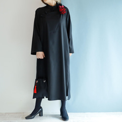 中式連身裙，中式領子，寬鬆設計，一年四季黑色，適合從休閒時尚到正式場合。 第16張的照片