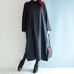 中式連身裙，中式領子，寬鬆設計，一年四季黑色，適合從休閒時尚到正式場合。 第13張的照片