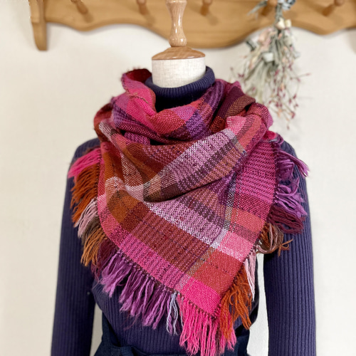 レンガ色とピンクのメビウス輪の手織りマフラー スヌード 手織しおり