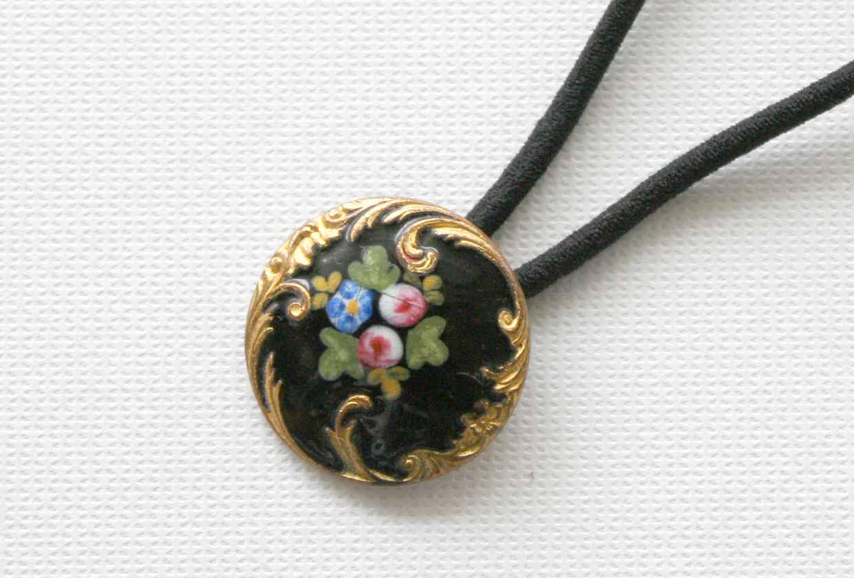 フランスアンティークヘアゴム／エマイユ:黒＆金花模様ボタン（AFB-126)