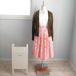 春。ドイツヴィンテージ生地 柔らかピンクのレトロスカート Sサイズ 4枚目の画像