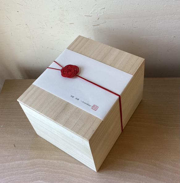 2022 おかげさまで完売いたしました。【京都  桃雛〜momobina〜】幸せのお雛様　木箱付き 17枚目の画像