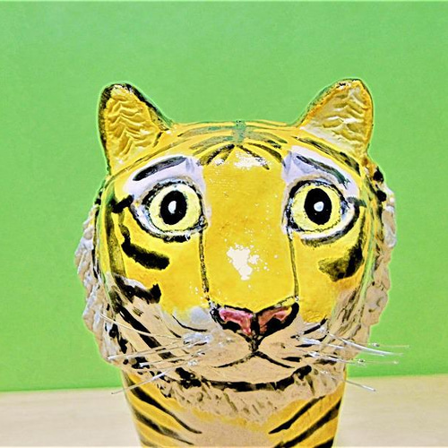 黄色のトラ（中）置物＃1（紙粘土と新聞紙） その他置物 工房TAKA 通販