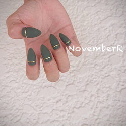 LA427☆マットカーキに艶ゴールドラインの大人ネイルチップ ネイル