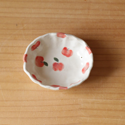 一碗橢圓形的蘋果粉（小）。 第1張的照片