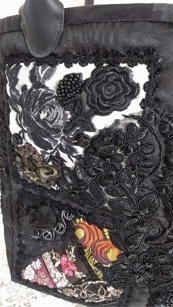 ハンドメイドのバックです。 黒のモアレ模様の布を使った、 上品で素敵なバックです。 6枚目の画像