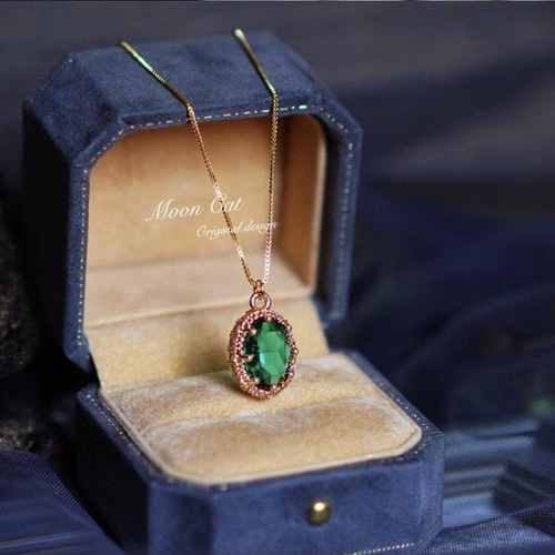 トリファリ　エメラルドグリーンストーンのゴールドネックレス 9904e0b4287ec9b7c9d6d00ab92b70