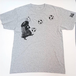 蹴鞠(サッカー)猫Tシャツ 3枚目の画像