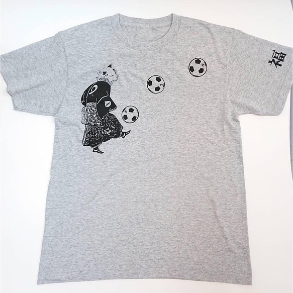 蹴鞠(サッカー)猫Tシャツ 3枚目の画像