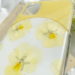 うるつやイエロー ･.｡*  鮮やかイエロー バイカラー 押し花スマホケース 2枚目の画像