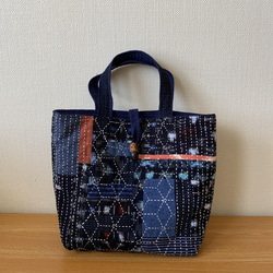 パッチワークした絣、綿生地に刺し子を施したトートバッグ