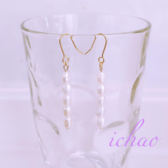 在庫セール☆再再販♪14kgfフックピアス交換可♪天然石 縞入り淡水パールの5連ピアス／イヤリング 1枚目の画像